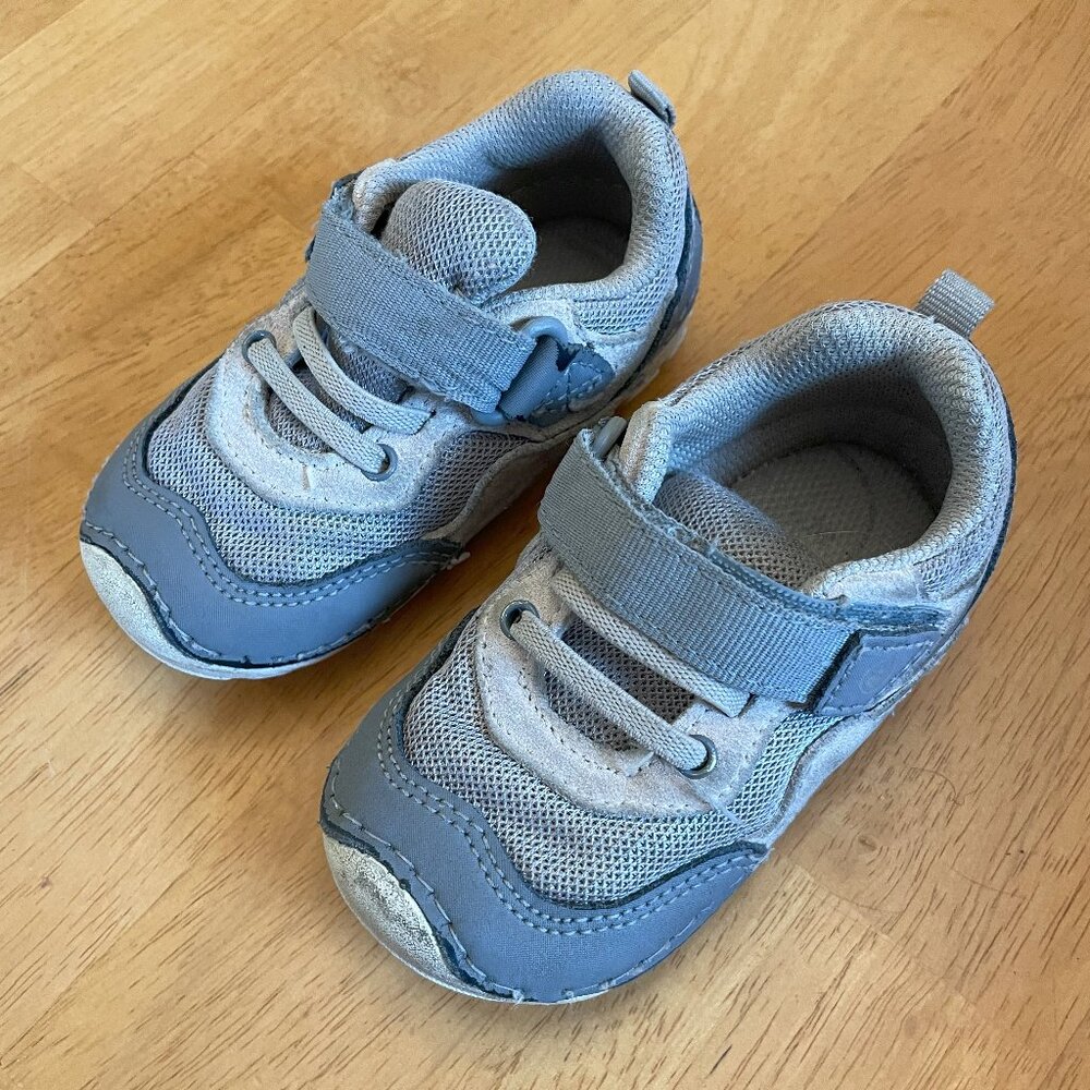 Stride Rite wide soft sole toddler shoes size 5.5W